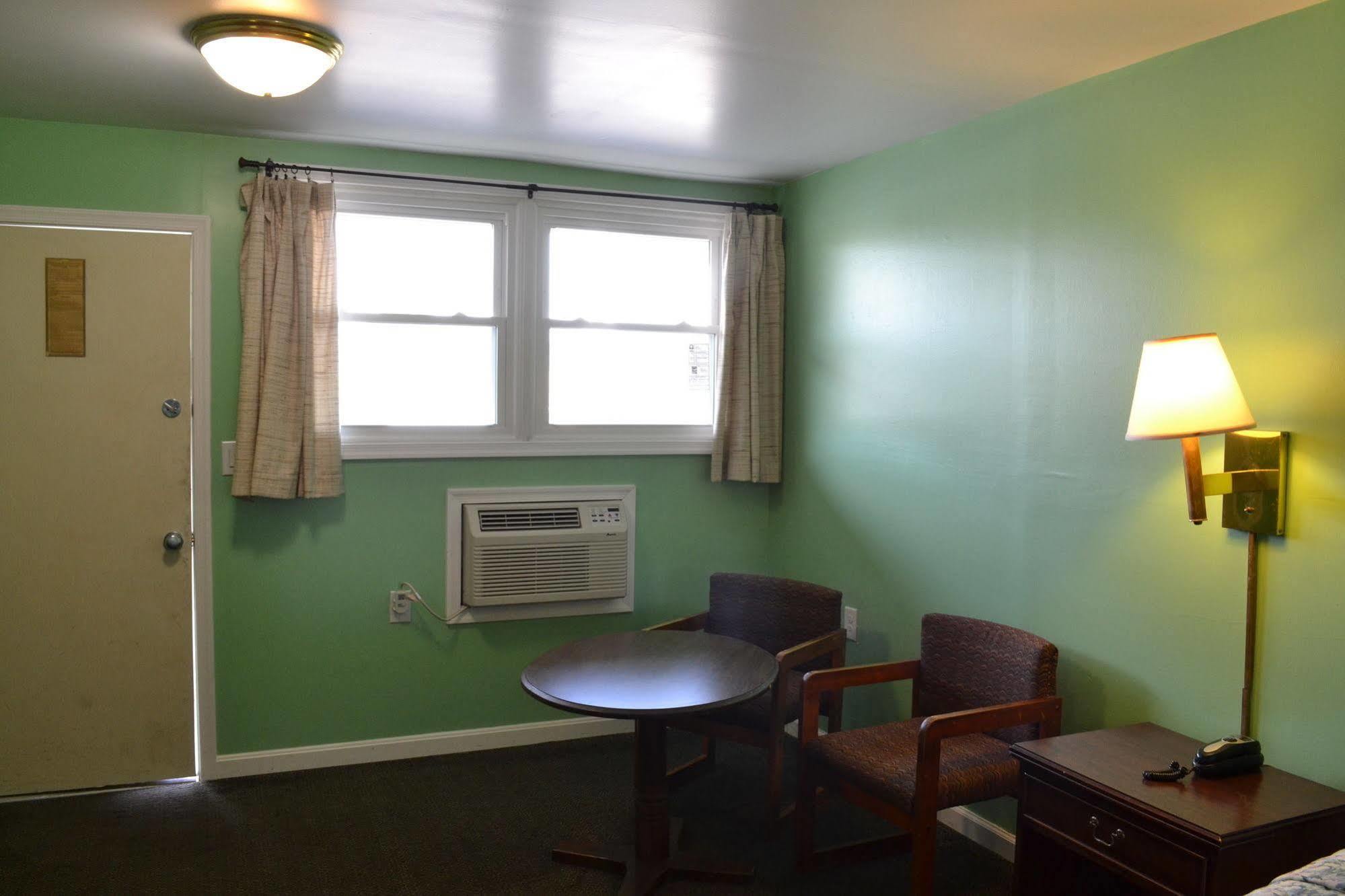 Budget Inn Christiansburg Exterior photo